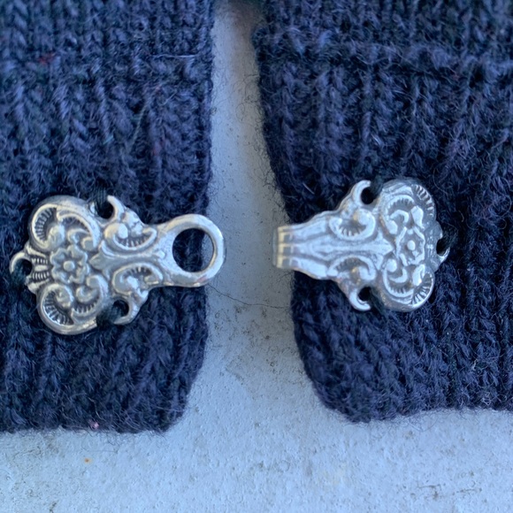 L.L. Bean Chunky Knit Navy Silver Claps Cardigan! - Picture 4 of 7